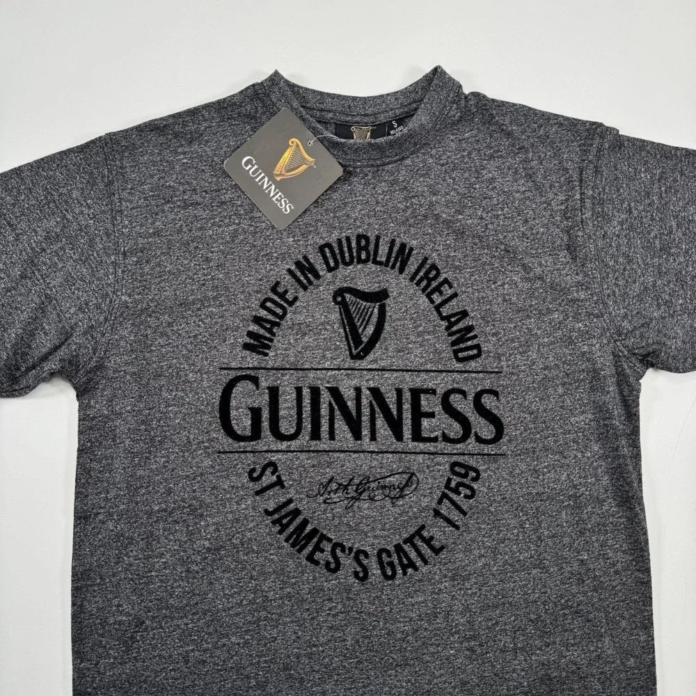 GUINNESS Short Sleeve Crew T-Shirt Small‎ Relaxed Black Grindle Felt Logo NWT